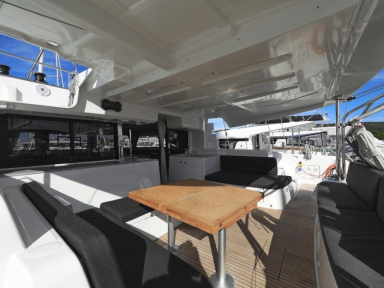 Catamaran à louer à Sukošan au meilleur prix
