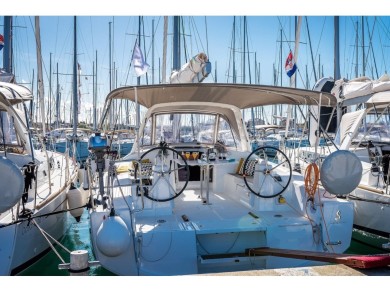 Sailboat to hire Pomer at the best price