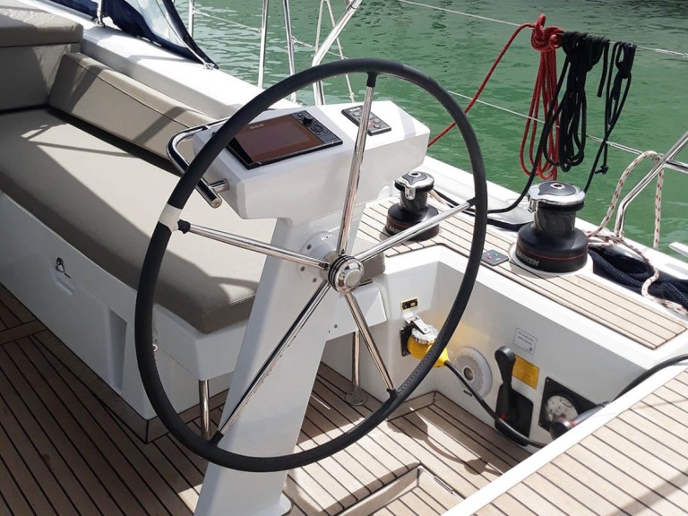 Louer Voilier avec ou sans skipper Bénéteau à Ellinikó