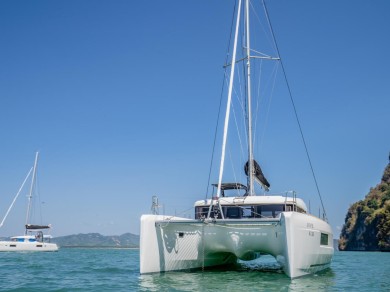 Hire a Lagoon Lagoon 40 Ao Po