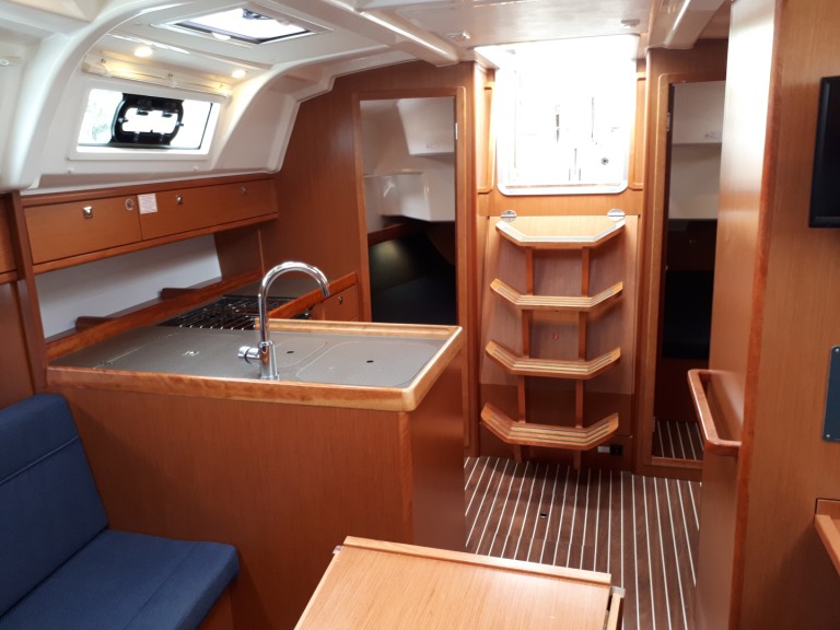 Bavaria Cruiser 37 a louer à Álimos