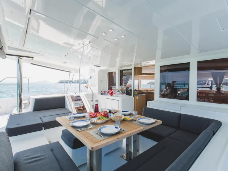 Catamaran à louer à Ao Po au meilleur prix