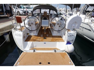 Bavaria Cruiser 34 charter bareboat eller skeppad i Marina di Portisco