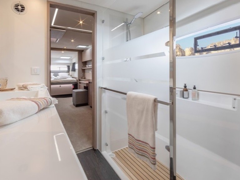 Catamaran à louer à Seget Donji au meilleur prix