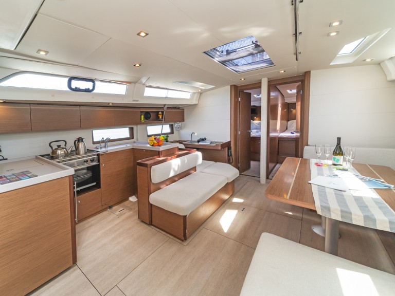 Location à Rhodes (Ville) - Bénéteau Oceanis 51.1 sur SamBoat