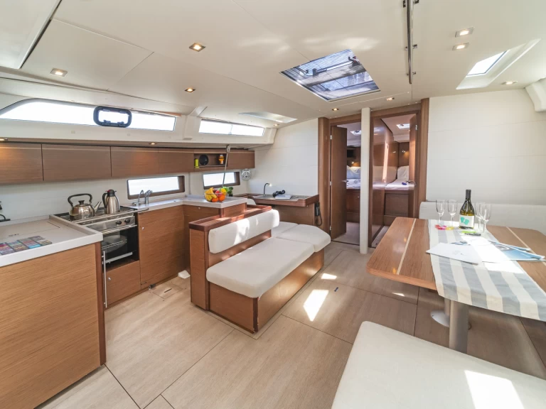 Location à Rhodes (Ville) - Bénéteau Oceanis 51.1 sur SamBoat