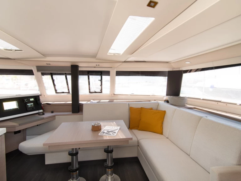 Louer Catamaran avec ou sans skipper Fountaine Pajot à Adamantas
