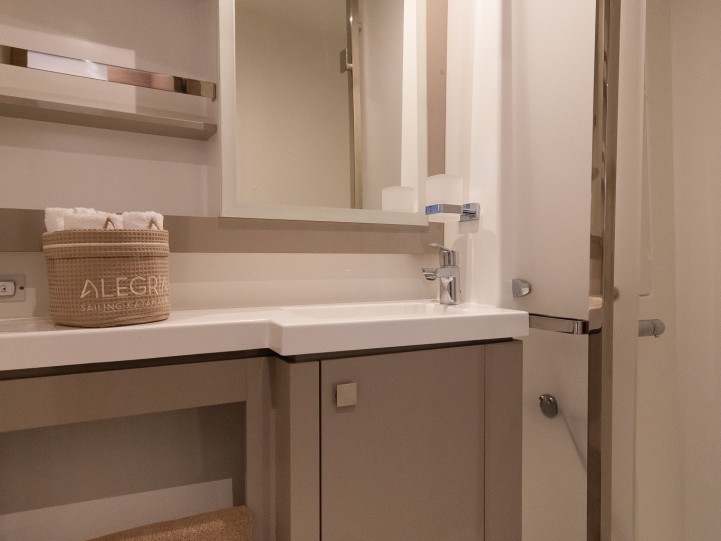 Catamaran à louer à Adamantas au meilleur prix