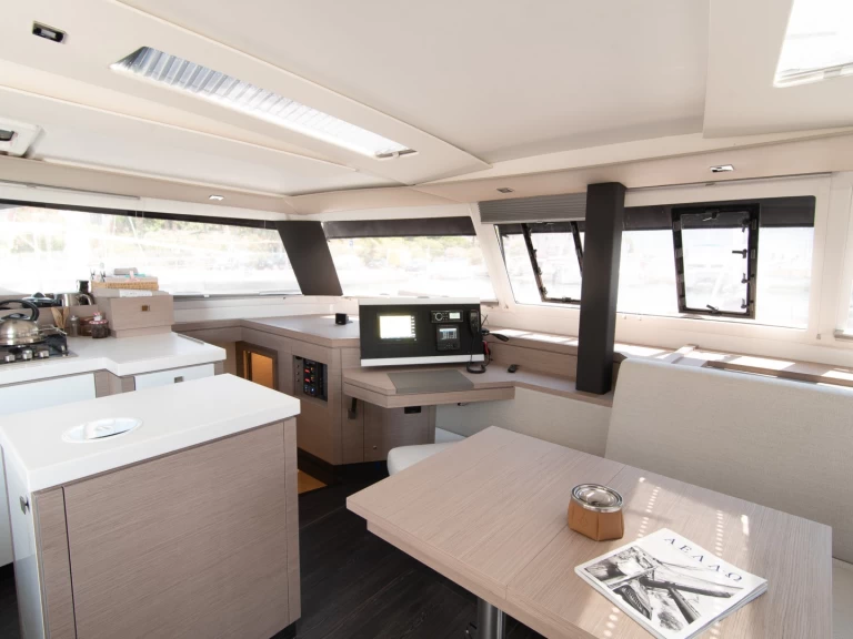 Location à Adamantas - Fountaine Pajot Saona 47 sur SamBoat
