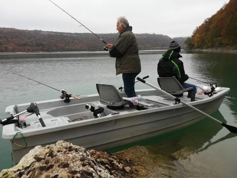 Bateau à moteur à louer à La Tour-du-Meix au meilleur prix