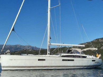 Hire Sailboat Jeanneau with a boat licence