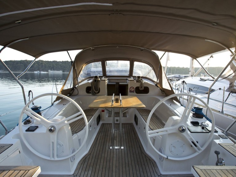 Louer Voilier avec ou sans skipper Elan à Pula