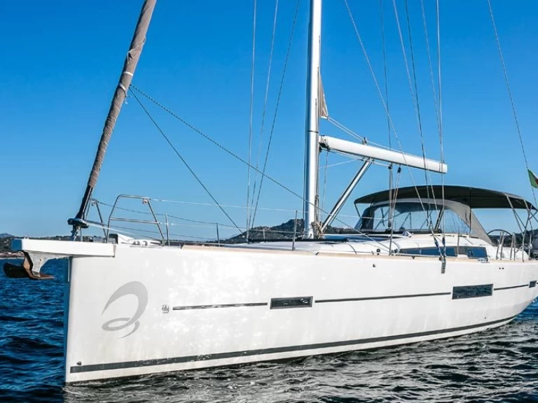Louez un Dufour Dufour 512 Grand Large à Olbia