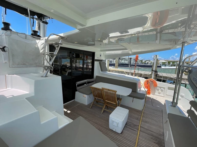 Catamaran à louer à Ellinikó au meilleur prix