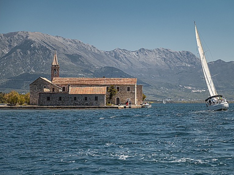 Bavaria Cruiser 46 a louer à Kotor