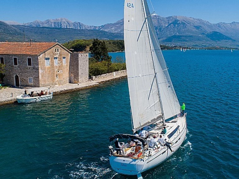 Louez un Bavaria Cruiser 46 à Kotor