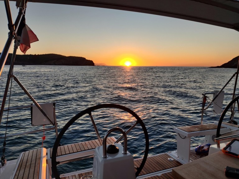 Location Voilier à Port Olona - Bénéteau Oceanis 381