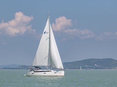 Verhuur Zeilboot in Donji Seget - Bavaria Cruiser 37