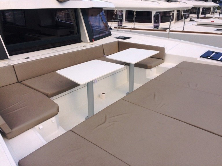Catamaran à louer à Rogoznica au meilleur prix