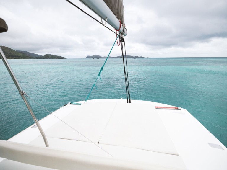 Catamaran à louer à Eden Island au meilleur prix