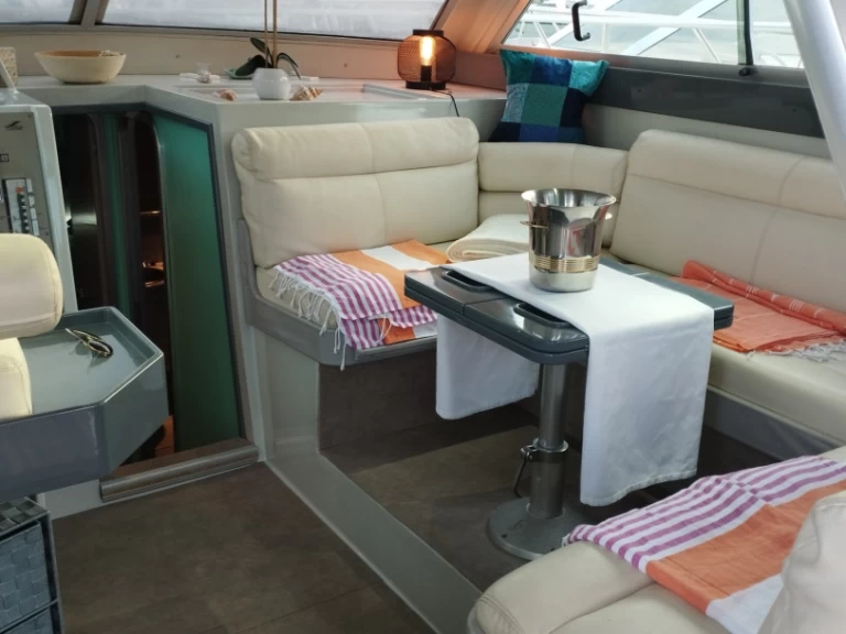 Louez un Ferretti 34 à Cannes