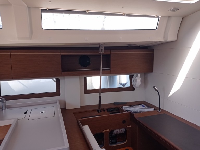 Louez un Bénéteau Oceanis 51.1 à Álimos