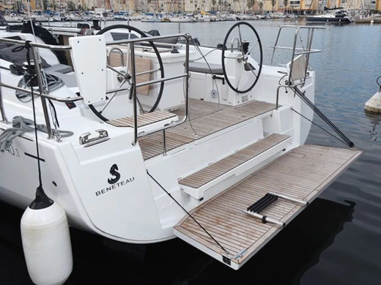 Location Voilier à Le Marin - Bénéteau Oceanis 40.1 - Beneteau - First Line