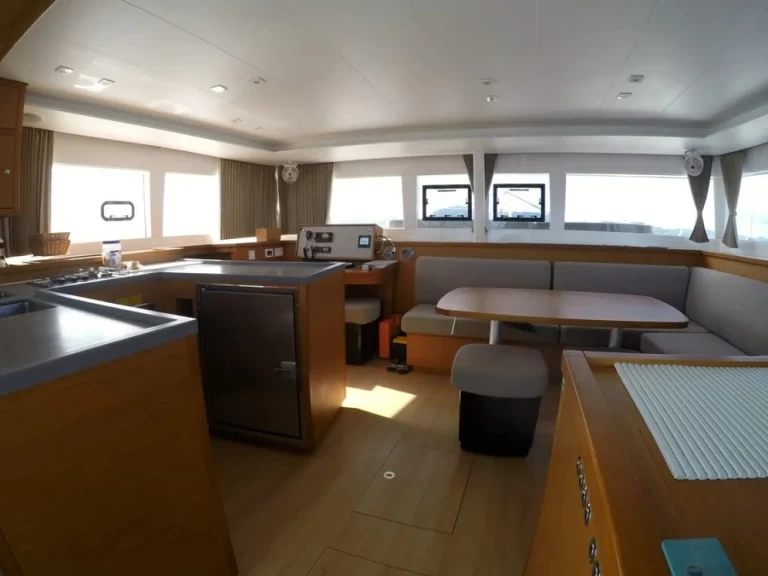 Location bateau Le Marin pas cher Lagoon 450