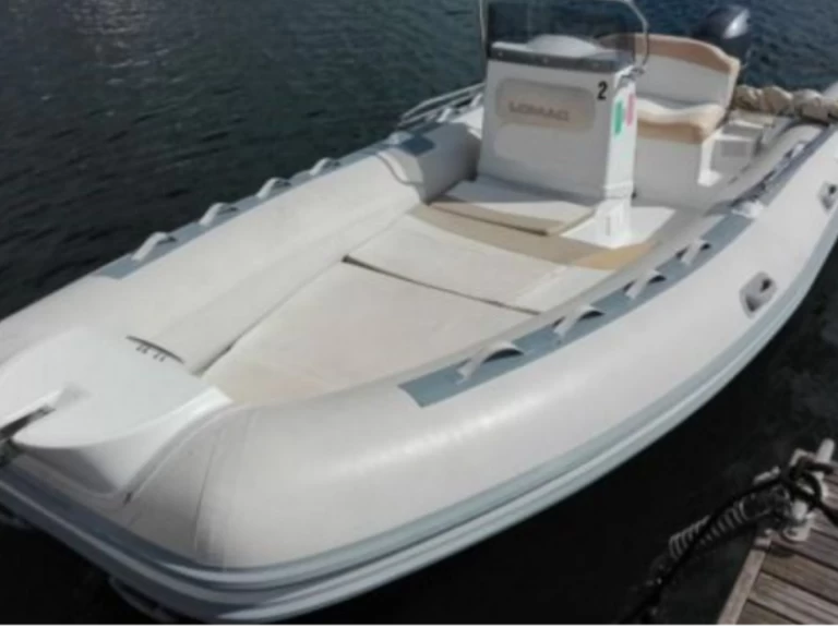 Semi-rigide à louer à Cagliari au meilleur prix