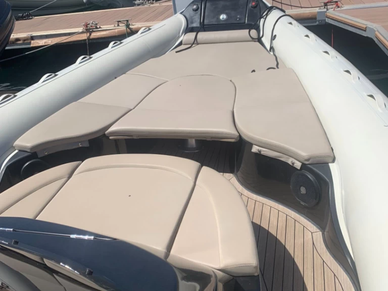 Louer Semi-rigide avec ou sans skipper Lomac à Ajaccio