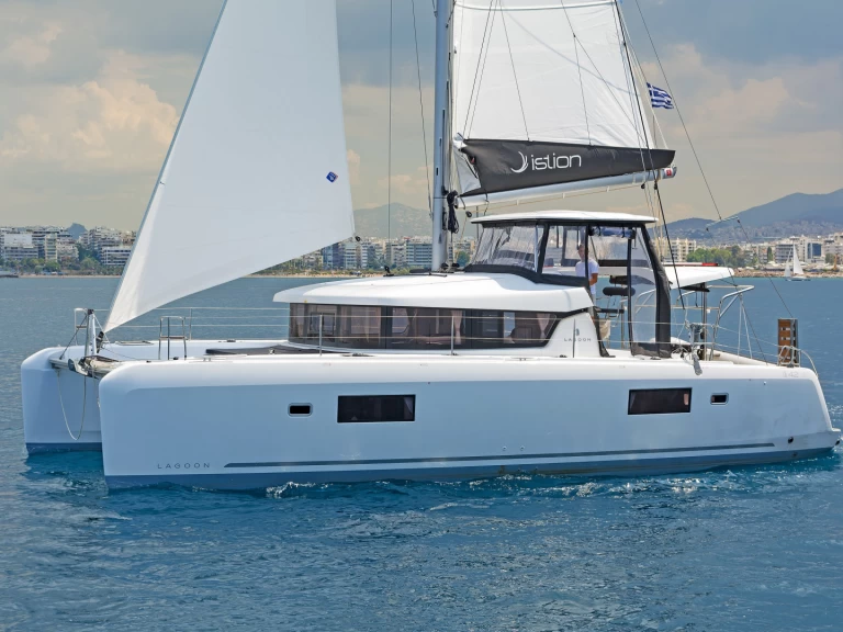 Location bateau Lagoon Lagoon 42 à Lávrio sur Samboat