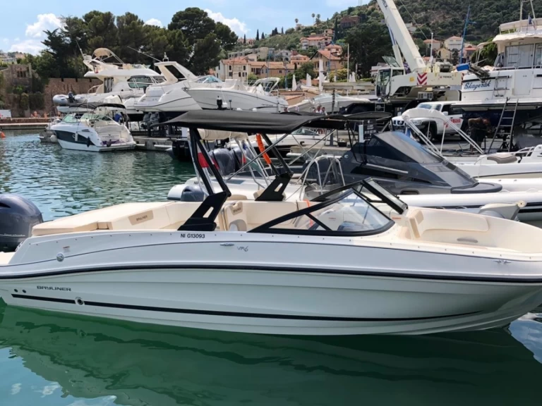 Louer Bateau à moteur avec ou sans skipper Bayliner à Cannes