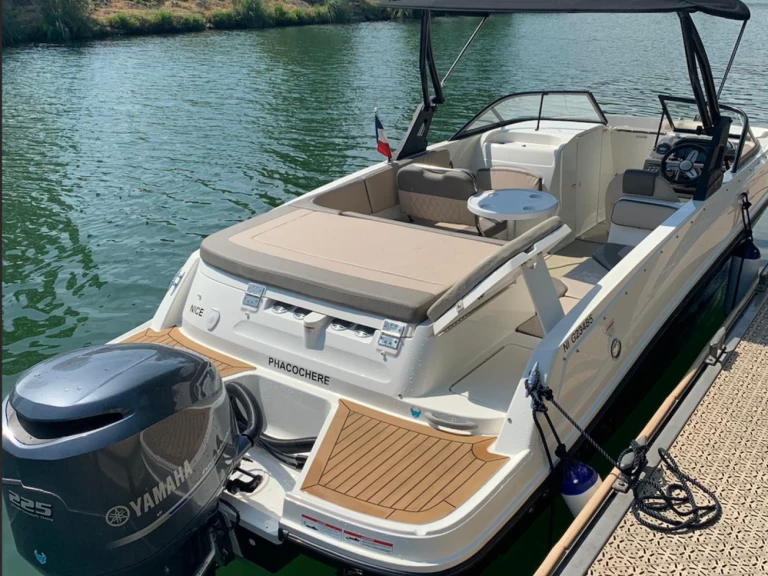 Bateau à moteur à louer à Cannes au meilleur prix