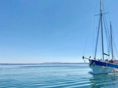 Yacht charter Marseille cheap AVERSA 23