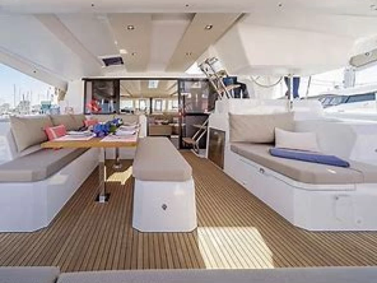 Location Catamaran à Porquerolles - Fountaine Pajot Astrea 42