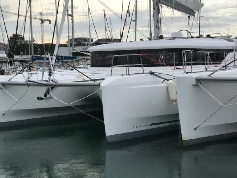 Location bateau Le Marin pas cher Lagoon 46