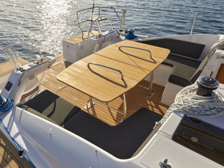 Louez un Elan Impression 45 à Sibenik