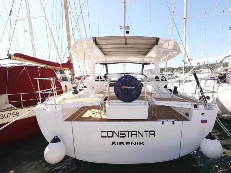 Location bateau Pirovac pas cher Hanse 588