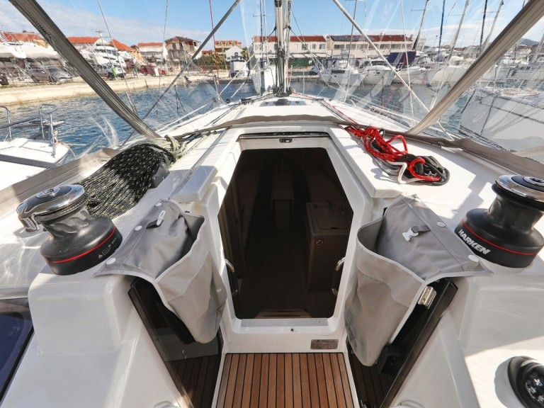 Location bateau Pirovac pas cher Oceanis 34.1