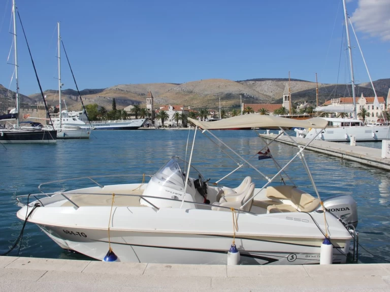 Location Bateau à moteur Bénéteau avec permis