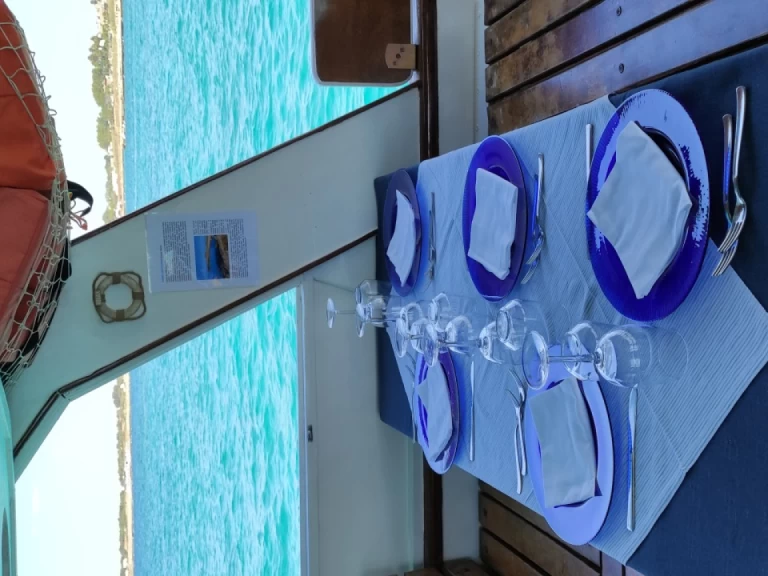 Louez un Motonave  Santa Maria à Porto Cesareo