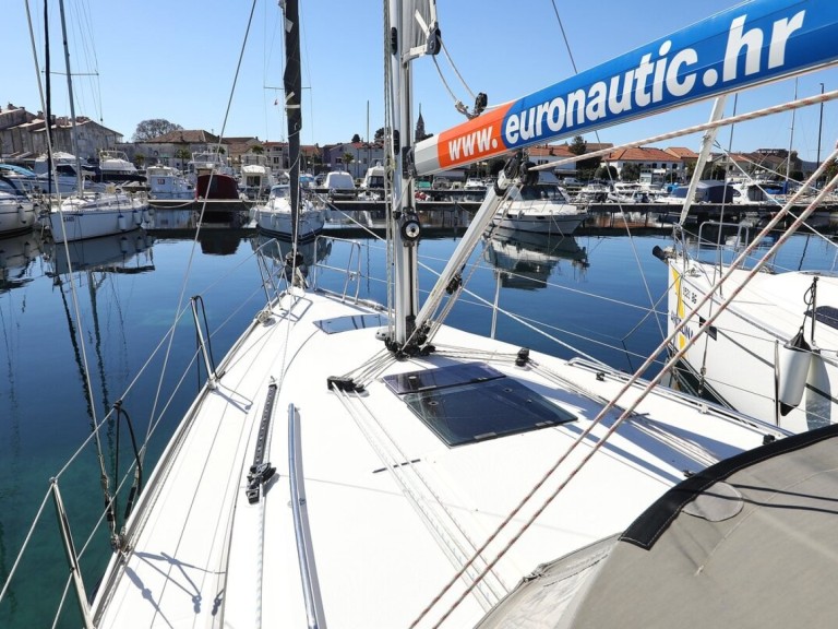 Bavaria Cruiser 34 a louer à Pirovac