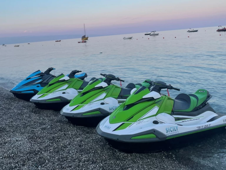 Louer Jet ski avec ou sans skipper Yamaha à Letojanni