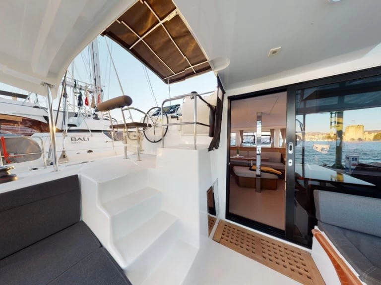 Catamaran à louer à Rogoznica au meilleur prix