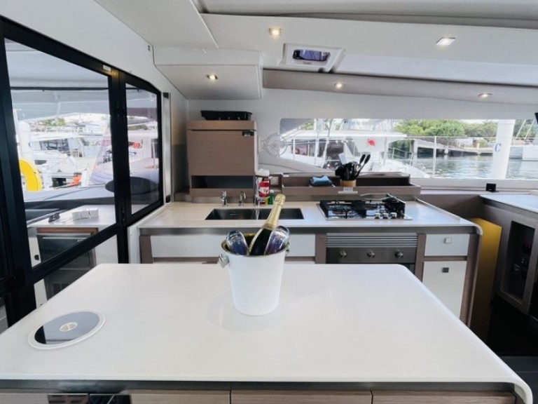 Location Catamaran Fountaine Pajot avec permis