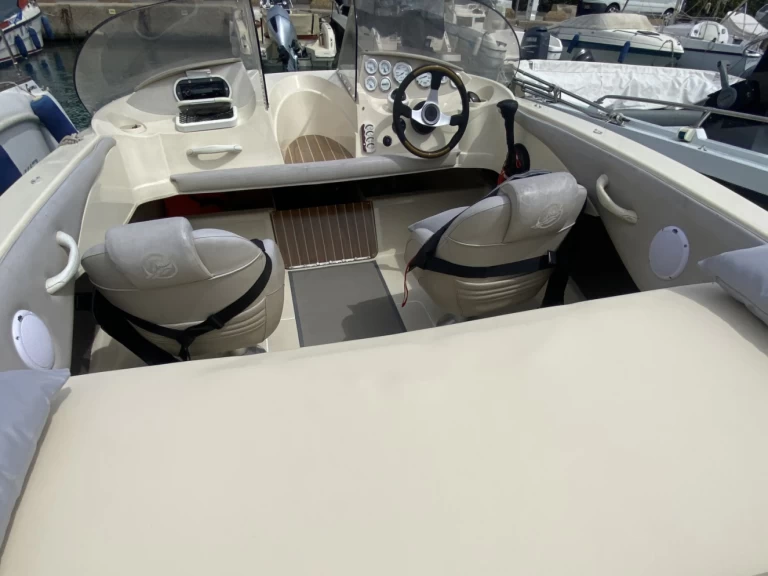 Louer Bateau à moteur avec ou sans skipper Quicksilver à Chantecoq