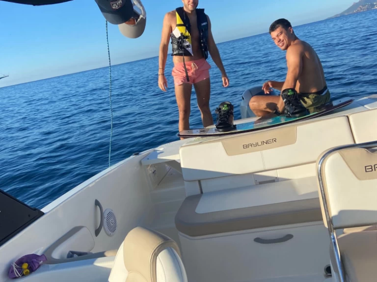 Location Bateau à moteur Bayliner avec permis
