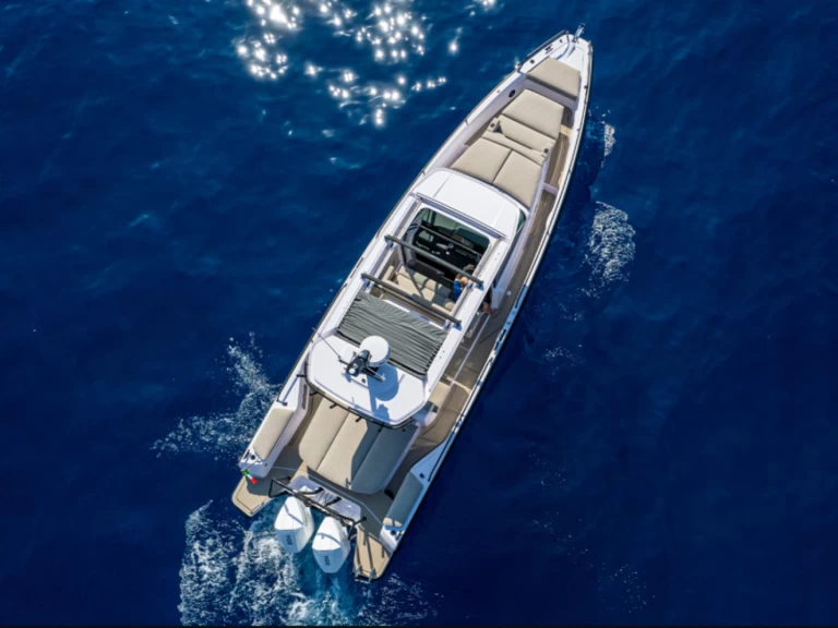 Location bateau Porto-Vecchio pas cher Axopar 37 T-Top