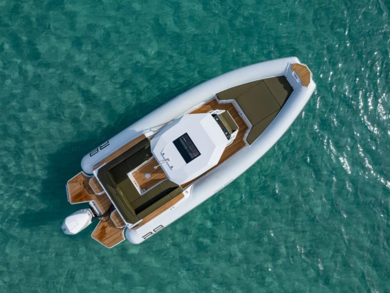 Louer Semi-rigide avec ou sans skipper Renier à Port du Lavandou