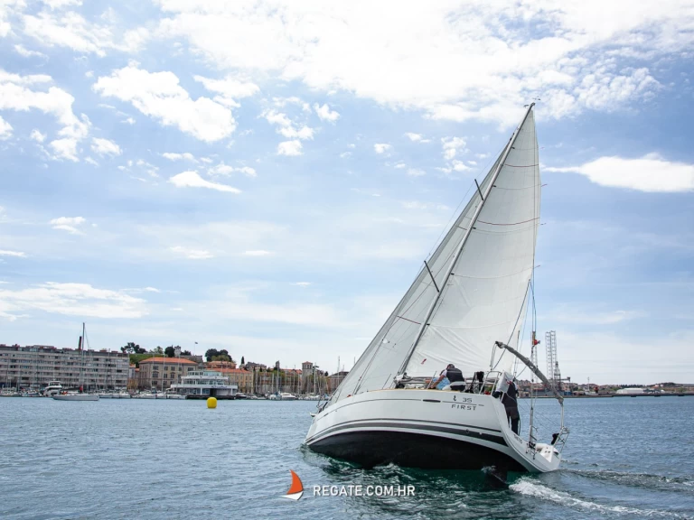 Louer Voilier avec ou sans skipper Bénéteau à Pula